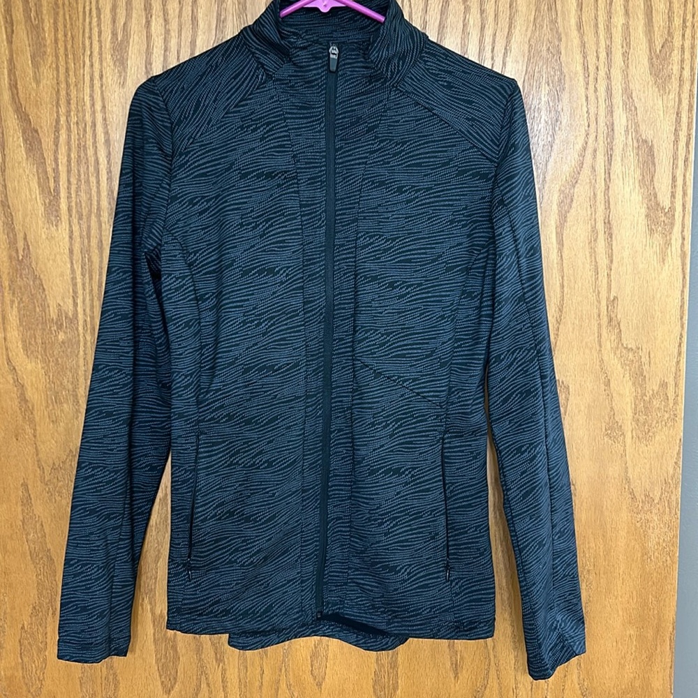 Women’s Mondetta leisure jacket size M with zip pockets.